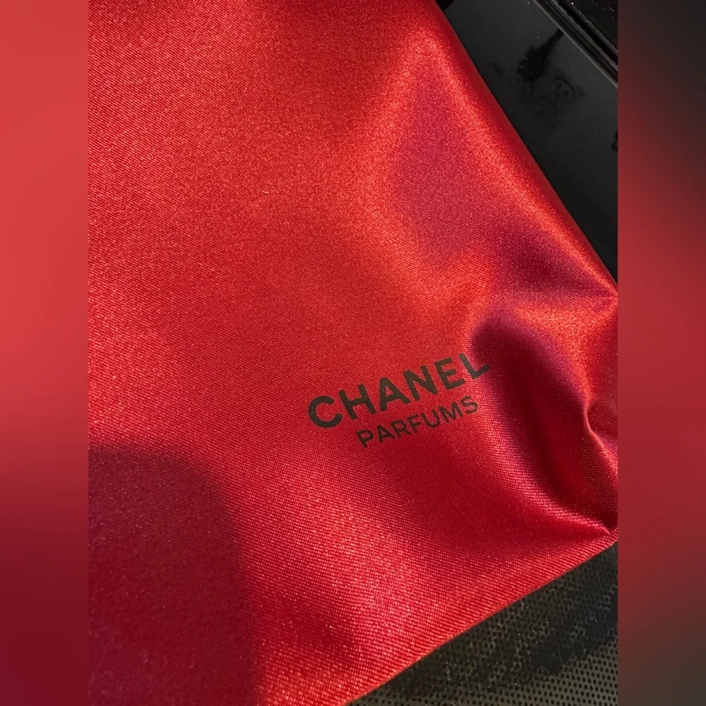CHANEL Dark satin Scarlet Parfums makeup Pouch - Picture 8 of 10